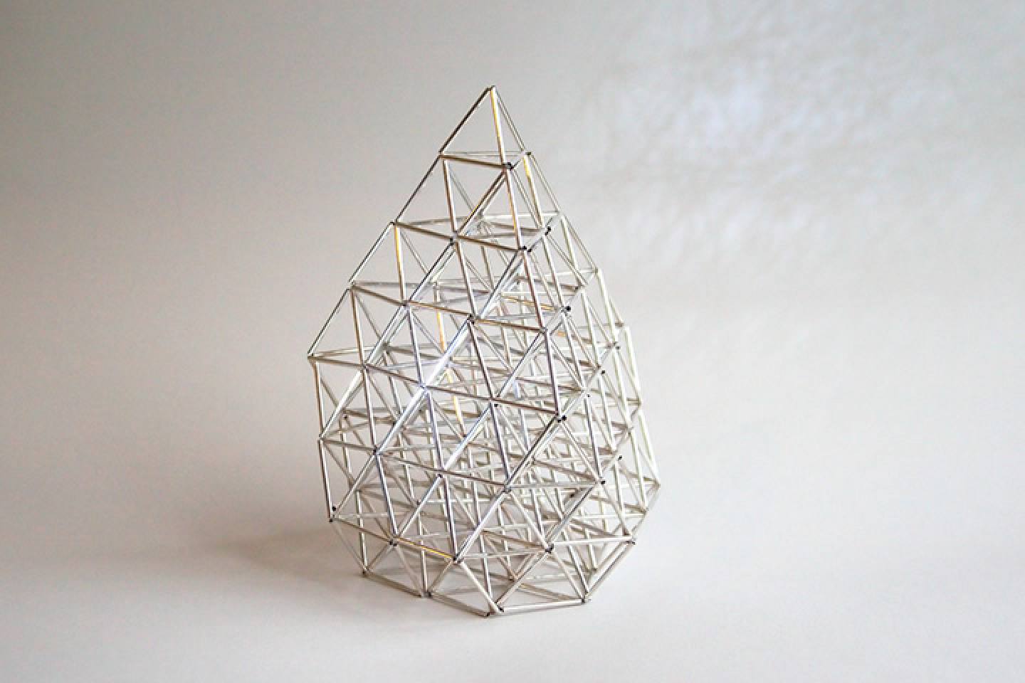 spear sculpture - stereometric